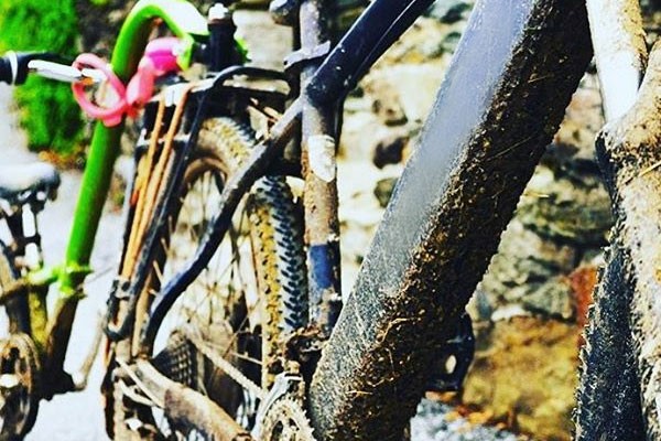 Muddy kids tag along bike